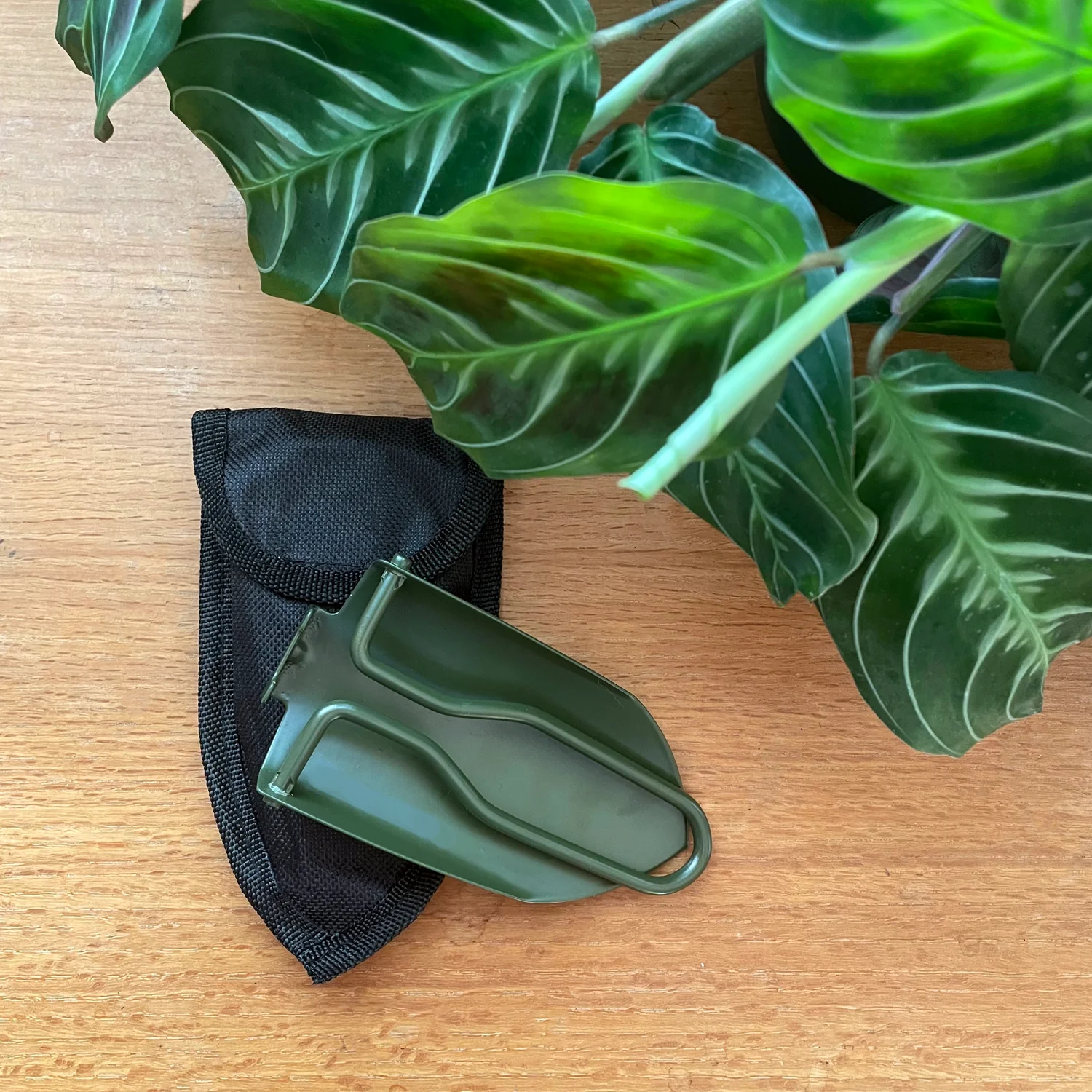 Foldable Mini Stainless Steel Indoor Plant Shovel with pouch - ARMY GREEN - Image 3